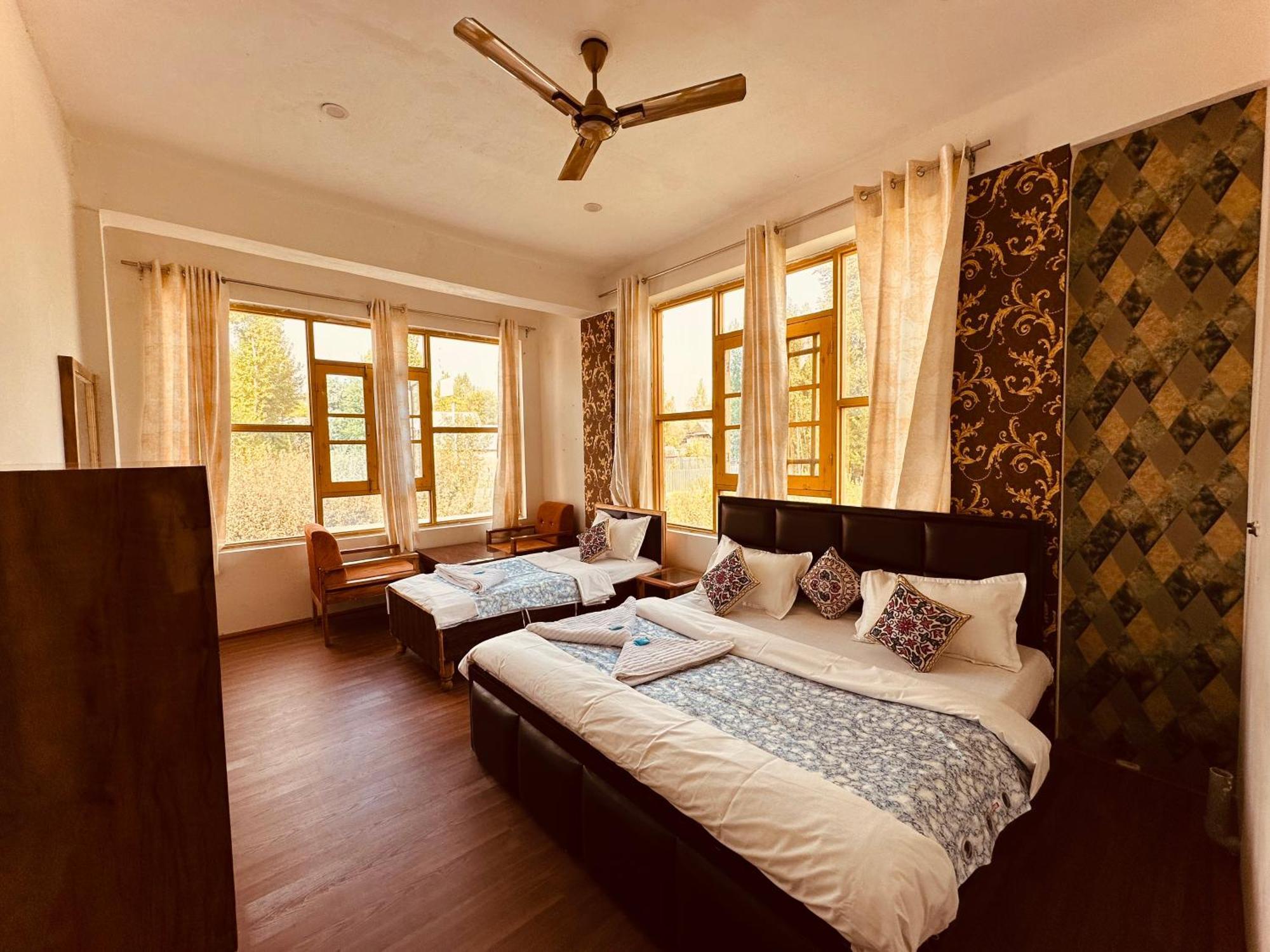 Hotel Gulmarg Residency, Kunzer Gulmarg Esterno foto